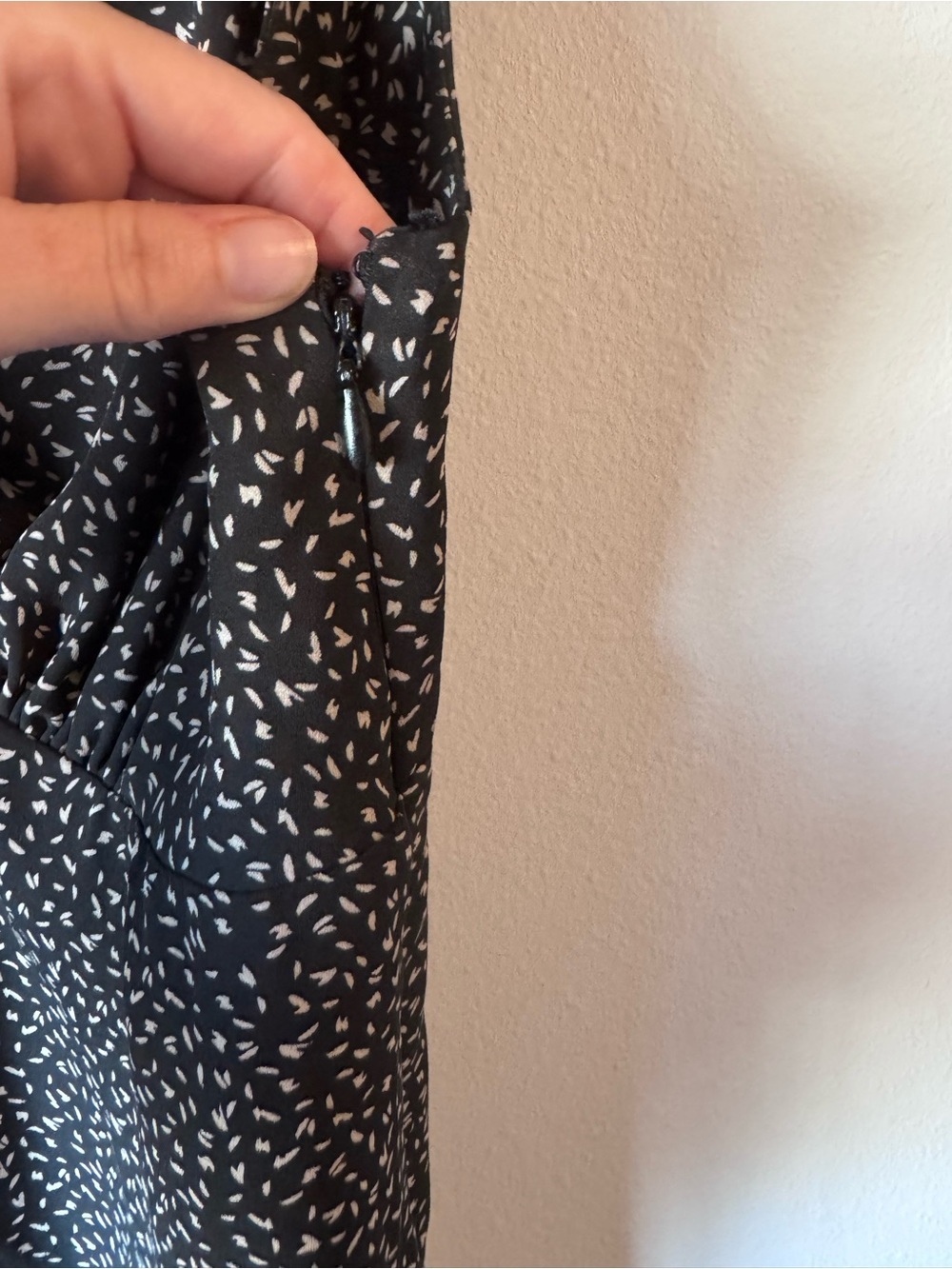 Lola Grace Sleeveless Black and White V-Neck Mini Dress - Picture 5 of 5
